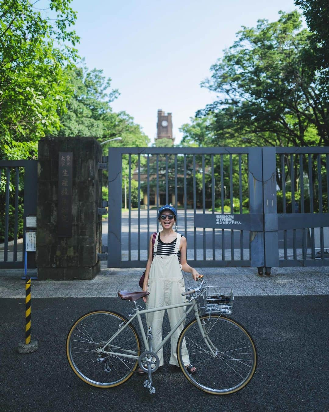 高山都さんのインスタグラム写真 - (高山都Instagram)「自転車で10分の距離で過ごした今日でした。 あえてなんもしない！それを大事にしてゆるゆるするのは、とても良い時間だったなー。 overall @oblekt_jp  tank top @inscrire_official  bag @jandmdavidson  cap @miumiu  shoes @birkenstock_jp  accessory @ripmon」7月23日 23時37分 - miyare38