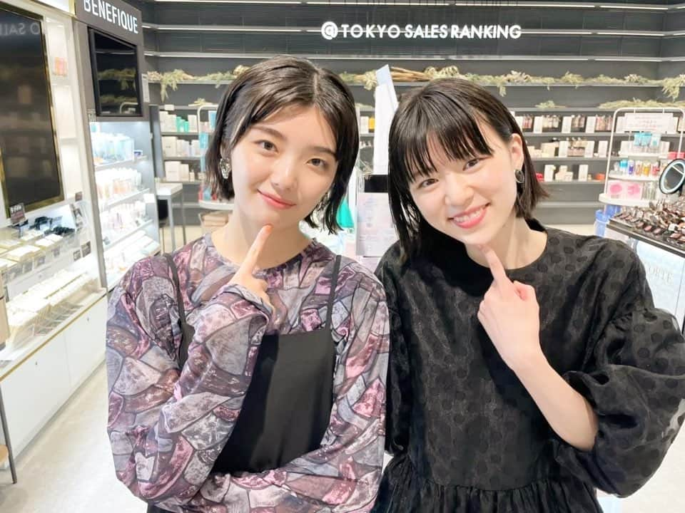 あざとくて何が悪いの？（テレビ朝日公式）さんのインスタグラム写真 - (あざとくて何が悪いの？（テレビ朝日公式）Instagram)「本日7/24(日)23:55〜 #あざとくて何が悪いの  久しぶりの放送👏😭 #あざと連ドラ 第6話は #安倍乙 演じる香織先輩の衝撃の闇が明らかに🥶 #片山友希 演じる主人公の花は元カレを忘れるために前に進み始めます❤️‍🔥 それを支えるのが #櫻坂46 #藤吉夏鈴 演じる今井愛香🎐 2人の姉妹のようなオフショット📸」7月24日 12時10分 - azatoinsta