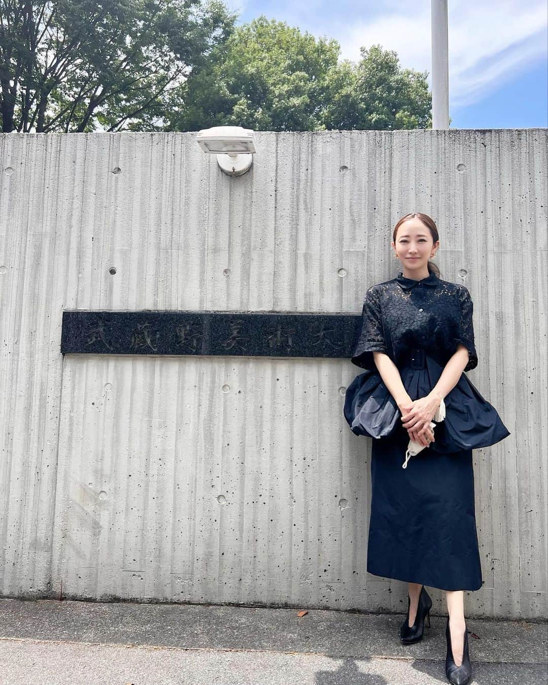 神崎恵さんのインスタグラム写真 - (神崎恵Instagram)「・ 武蔵野美術大学で、講師をさせていただきました。 「衣服論」の講義。 美容家として、ヘアやメイクを軸にお話しをしました。 今日は、武蔵美　空間演出デザイン学科によるファッションショーを見に行きます。 楽しみです。」7月24日 14時53分 - megumi_kanzaki