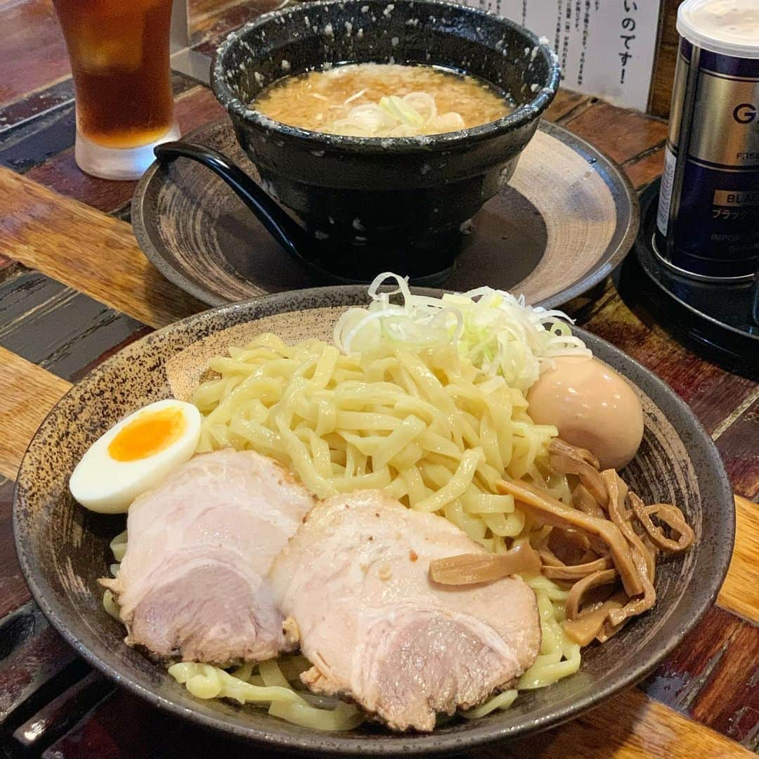 吉川ちかさんのインスタグラム写真 - (吉川ちかInstagram)「こないだ寝起きに ラーメン食べに行ってきた🤣💓笑  背脂がたっぷりな らーめん平大周さん🍜💕 背脂の殿堂！濃厚豚骨醤油味で とにかく濃厚🫰  つけ麺とラーメンにしたけど どちらも癖になる味わいだよ🥹💓美味しかった！  #らーめん平大周#平大周#ラーメン#ラーメン好きな人と繋がりたい#背脂#背脂マシマシ#ラーメン女子」7月24日 15時33分 - yoshikawachika_1116