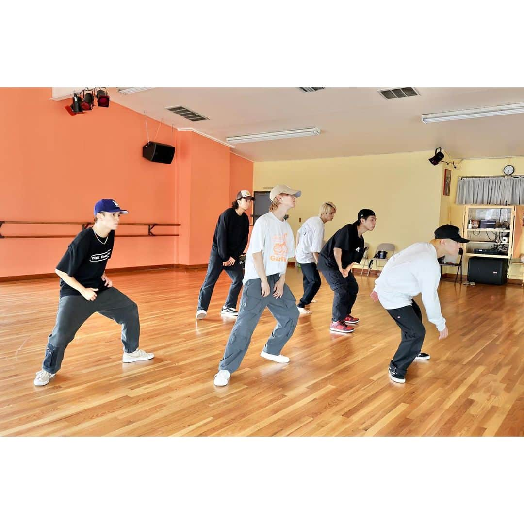 Travis Japan（トラジャ）さんのインスタグラム写真 - (Travis Japan（トラジャ）Instagram)「⁡ ⁡ We are rehearsing for the World of Dance!! We will do our best💪🔥 ⁡ World of Danceのリハーサルをしてます！！ 頑張るぞぉ💪🔥 ⁡ #WODCHAMPS22 #worldofdance #thisiswod #wod  ⁡ #TJgram #HollywoodTJ #Johnnys #TravisJapan」7月24日 18時36分 - travis_japan_official