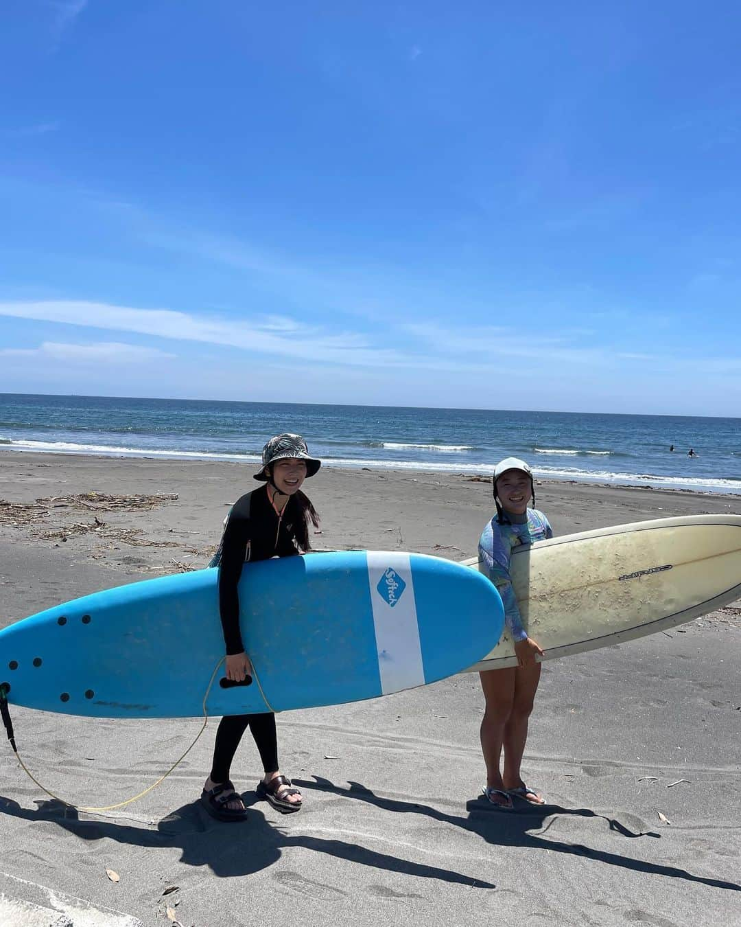 白間美瑠さんのインスタグラム写真 - (白間美瑠Instagram)「幸せ過ぎる1日🏄‍♀️🌊 ・ SNOWANGELの撮影の時に仲良しになった、いくちゃんとたかやさんとサーフィン行ってきました💨冬にしたバックカントリーぶり🫣今日で、また一つ成長したぞー🕺 ・ ありがとうございました🙇🏻‍♀️ #白間の休みの日　#気持ち良すぎ」7月24日 21時45分 - shiro36run