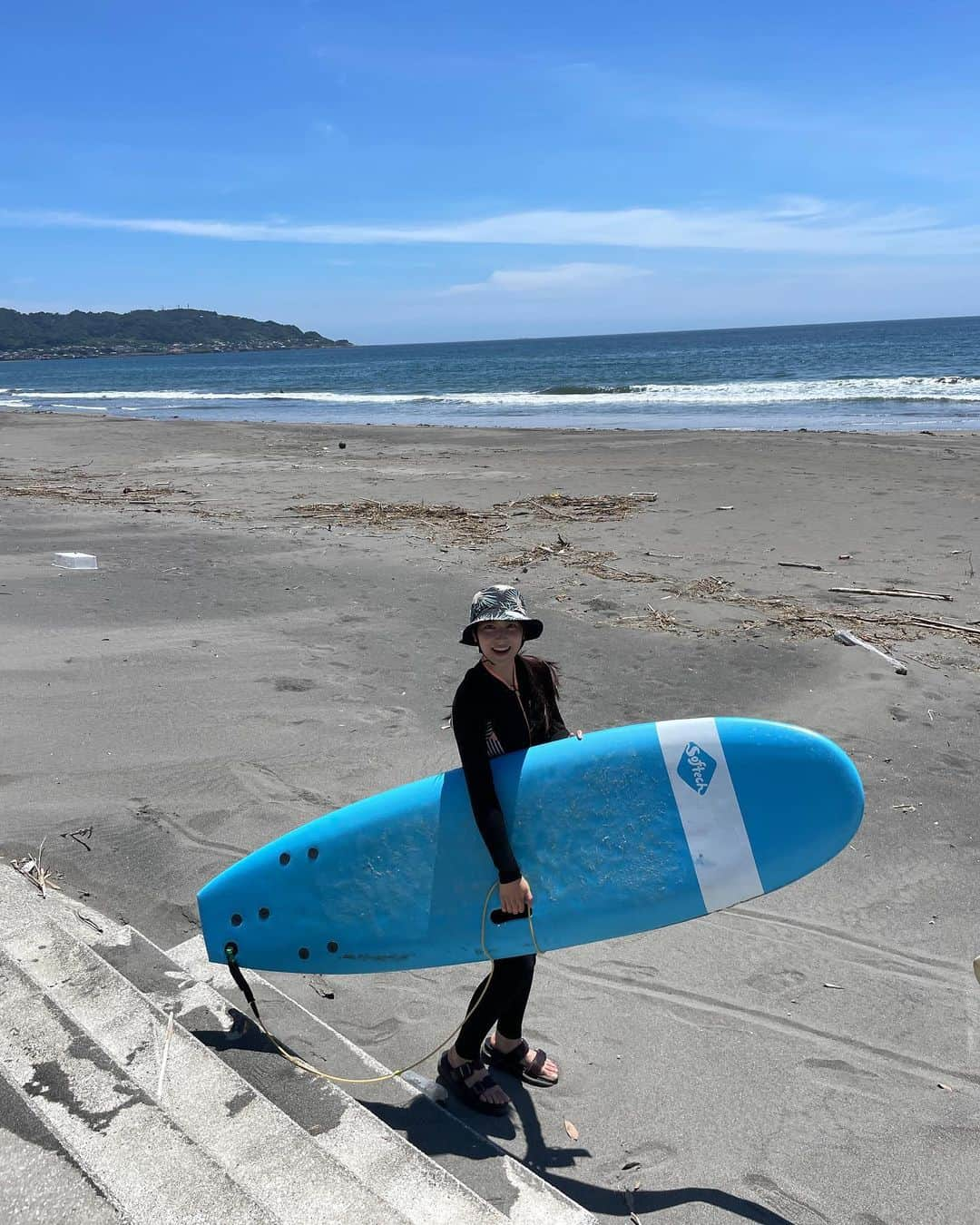 白間美瑠さんのインスタグラム写真 - (白間美瑠Instagram)「幸せ過ぎる1日🏄‍♀️🌊 ・ SNOWANGELの撮影の時に仲良しになった、いくちゃんとたかやさんとサーフィン行ってきました💨冬にしたバックカントリーぶり🫣今日で、また一つ成長したぞー🕺 ・ ありがとうございました🙇🏻‍♀️ #白間の休みの日　#気持ち良すぎ」7月24日 21時45分 - shiro36run