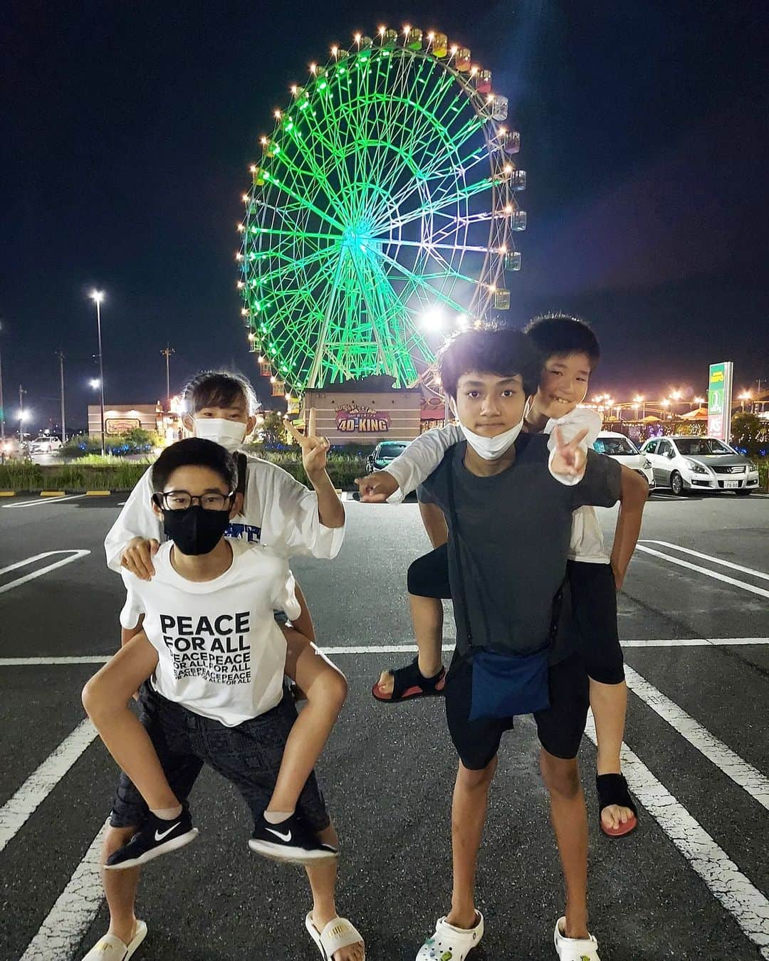 佐藤純さんのインスタグラム写真 - (佐藤純Instagram)「夏休み❤  ナオちゃん親子とプールへ🏊‍♀️  今年初プール🎵😍🎵  @nao_nao310   天気がいまいちだったけど☁️☔めちゃめちゃ楽しかった‼️  木更津のアウトレットも行ったよ🚙  ビーサンで行ったら、靴擦れしちゃって💦たいらが私のビーサンと交換こしてくれたけど…たいらも痛くなっちゃって…  結局、２人でPUMAでサンダルを買った😁  たいらは、ほんとに優しい子だ😊  ナオちゃんのいとこもめちゃめちゃ優しくて癒されたわー😍  また一緒に遊ぼ～ね～❤  サングラスは、@ditaeyewear  ピアスはピアスキャッチブランドの@zuboshi_official  #ナオちゃん親子 #プール #サングラス #ditaeyewear #dita #ピアスキャッチ #zuboshi #ママ #ママモデル #モデル #mama #mamamodel #model」7月25日 13時44分 - junsatoidea