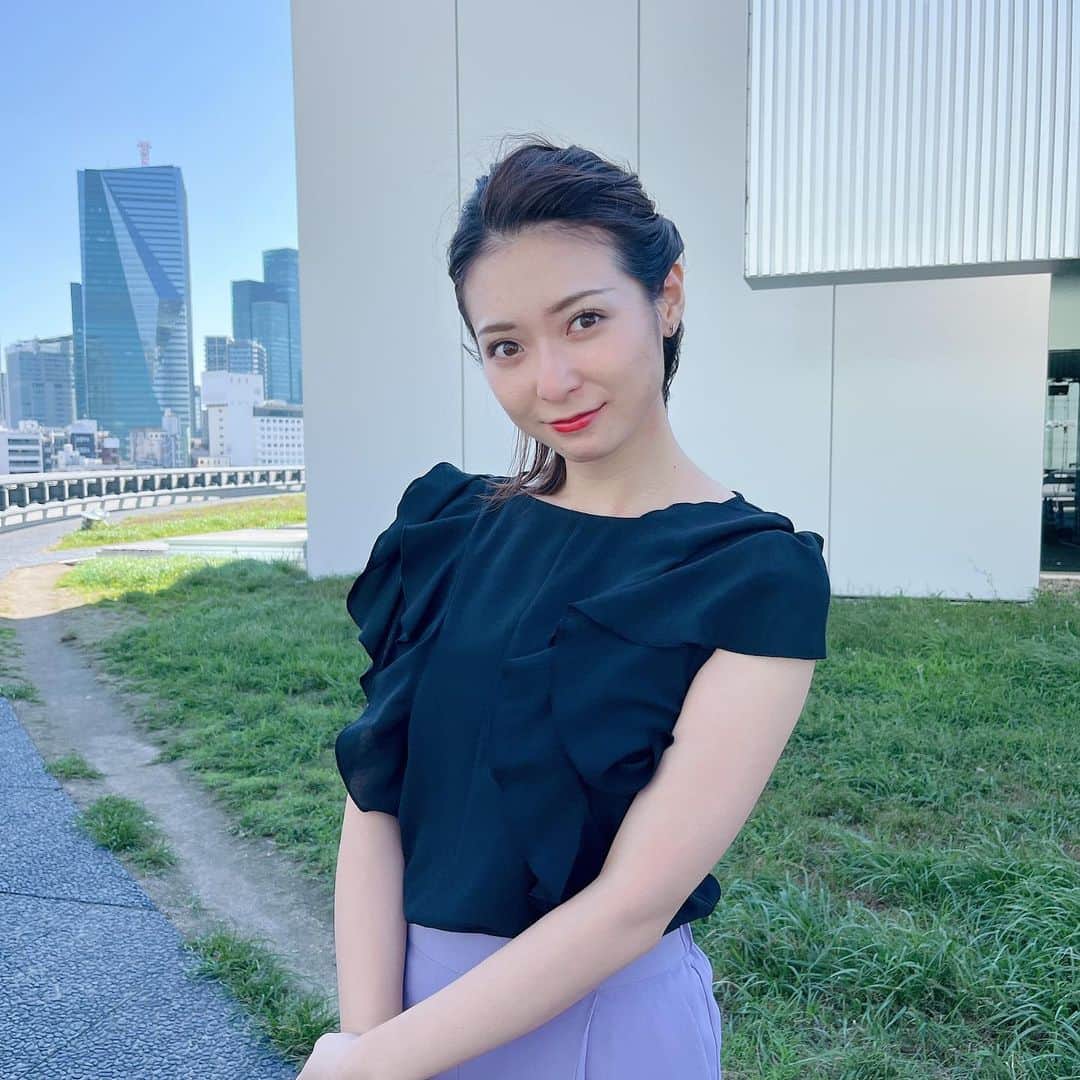 住田紗里さんのインスタグラム写真 - (住田紗里Instagram)「屋上で写真を撮ろうとしたらかなり風が吹いていて、やっと何枚か撮れました笑  トップス Liesse (@liesse_official)  パンツ TIARA (@tiara_melrose)  #グッドモーニング#衣装#liesse#tiara#パンツ#紫#テレビ朝日#テレ朝#テレビ朝日アナウンサー#アナウンサー#住田紗里」7月25日 19時04分 - sarisumita_ex