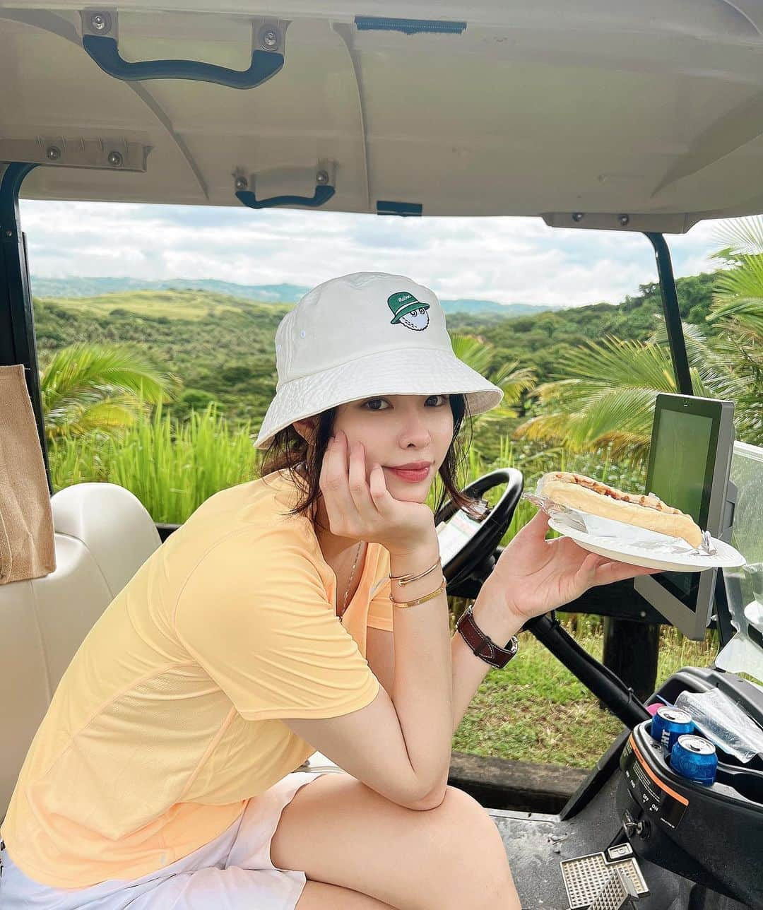 クォン・スジョンさんのインスタグラム写真 - (クォン・スジョンInstagram)「Golf and hotdogs. Great day out ⛳️  🌴🌴🌴 #guam #guamagain」7月25日 20時03分 - sujung92k