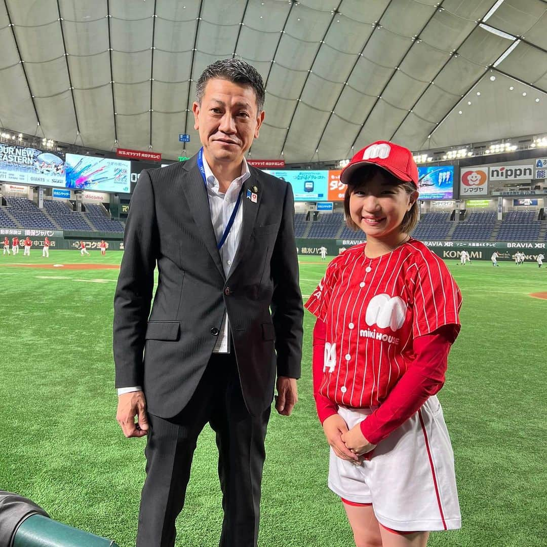 寺本明日香さんのインスタグラム写真 - (寺本明日香Instagram)「#都市対抗野球大会 #ミキハウス ⚾️ ⚾️ ダイヤモンドサポーターとして ベンチで応援させていただきました！ 野球をベンチでみるのは 本当に貴重な経験でした。 私自身勉強になった部分がたくさんあり、 チーム戦の素晴らしさと 野球の奥深さを肌で近くで感じました。 ⚾️ ⚾️ 今回は2回戦で負けてしまいました。 でもスポーツ選手は、 嬉しい気持ちも悔しい気持ちも 何回も何回も味わって成長していくものだと、 私は現役時代に存分に経験しています。 なので、今回2回戦までいけたことは 選手自身の糧になったと思うし 2回戦で負けてしまったことは 来年に繋がるのではないかと思っています。 今回共に戦った選手達全員の活躍を これからもずっと祈っています。 ⚾️ ⚾️ ⚾️ ⚾️ 都市対抗野球まだまだ続きますね！ 結果が楽しみ！！」7月25日 20時15分 - teramoto_asuka