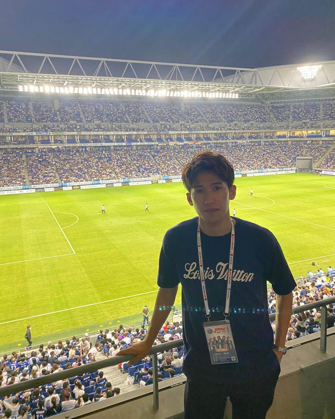 吉村真晴さんのインスタグラム写真 - (吉村真晴Instagram)「PSG のスポンサーをされているカタール航空さんにご招待して頂いて、観戦してきました！ 大迫力のサッカーを素敵な席で観ることができて素晴らしい刺激を頂きました😊  スーパースターがボールを持った瞬間の胸の高鳴りが忘れられない。 ありがとう！  カタール航空様、ありがとうございました😊🙏  @qatarairways  @psg  @gambaosaka_official  #qatarairways  #カタール航空 #psg  #ガンバ大阪 #最終戦 #サッカー」7月25日 21時11分 - 0803_maharu