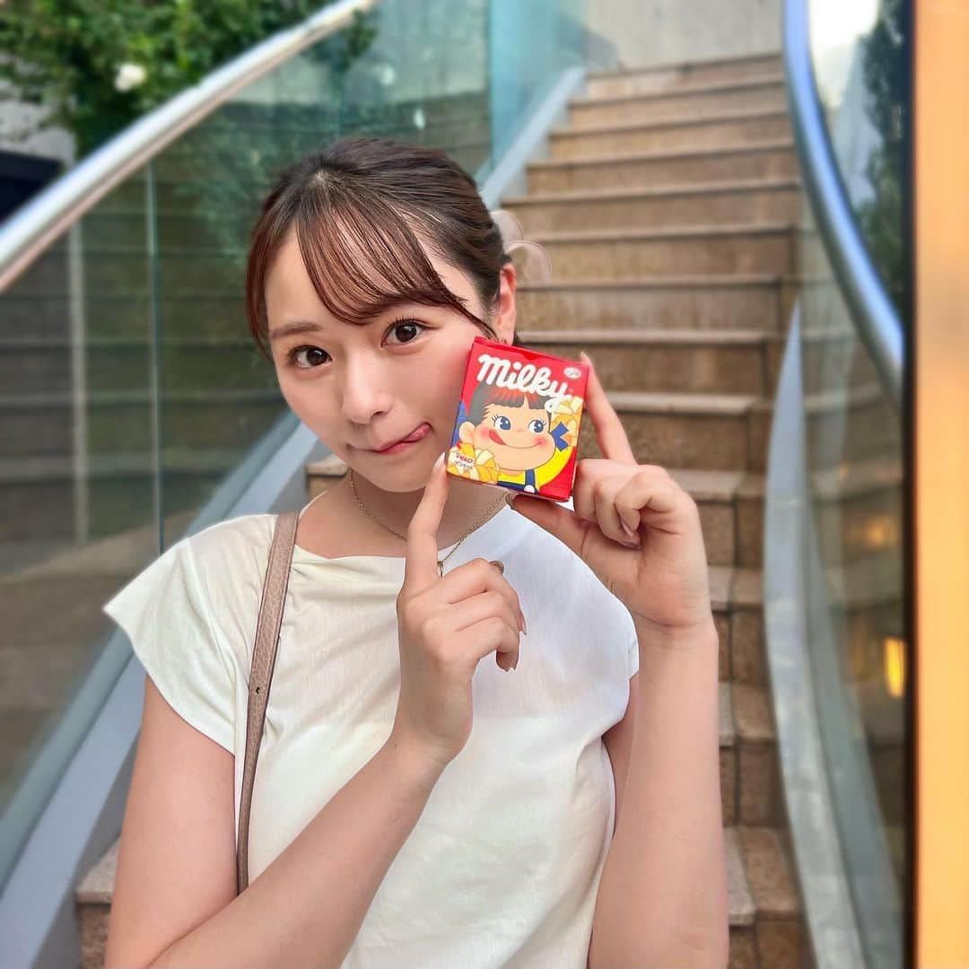 奥原ゆきのさんのインスタグラム写真 - (奥原ゆきのInstagram)「チアリーダーペコちゃん😋😍 可愛くて写真撮った✌️ . 丁度まつ毛パーマしたから、ペコちゃんのパッチリまつげ再現されてる気がする‥！笑  ・眉&まつ毛パーマ→ @hrk_02eye さん ・マスカラ→イニミタブルエクストレム10 ヌワールピュール @chanel.beauty   . . . . #女子大生 #ペコちゃん #チアリーダー #cheerleading #まつ毛パーマ #マスカラ #シャネルコスメ #chanelmakeup #ブラックカラー #コスメコンシェルジュ #化粧品検定 #日常」7月25日 22時05分 - yukino_okuhara