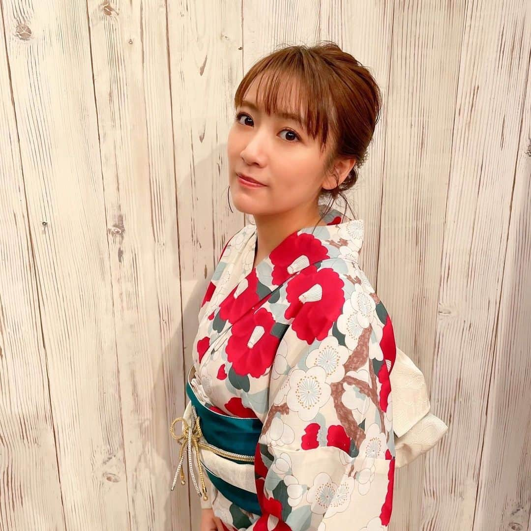 高橋みなみさんのインスタグラム写真 - (高橋みなみInstagram)「関西テレビ「2時45分からはスローでイージーなルーティーンで」 今週は浴衣WEEKということで今年初浴衣着させていただきました✨😊  浴衣って本当に一気に夏感でる！ スタジオで手持ち花火をさせてもらったり夏満喫しました☀️ 楽しかったー！  #スロイジ #関西テレビ #tv」7月25日 23時05分 - taka37_chan