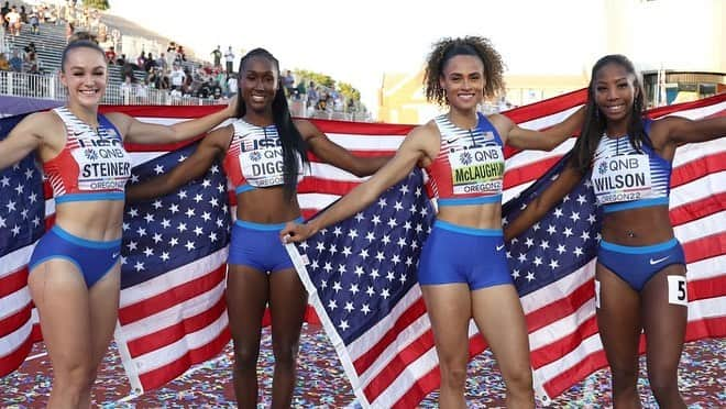 シドニー・マクローリンさんのインスタグラム写真 - (シドニー・マクローリンInstagram)「World Champions 🇺🇸🥇 47.91 split 🙏🏽  Words can’t describe how proud I am of this team! These amazing ladies powered through collegiate seasons to end it with a gold medal performance. The future of USA track and field is so bright!!  I am beyond grateful for the opportunity to represent not only the United States, but the Kingdom of God. These are the kinds of moments that last a lifetime, and I can do nothing apart from Him!!   Thank you to USATF, World Athletics, and the city of Eugene for such an amazing meet. Congratulations to all the other medalists from all over the world!   The future is bright, let’s keep pushing. God bless. 🙏🏽」7月26日 4時33分 - sydneymclaughlin16