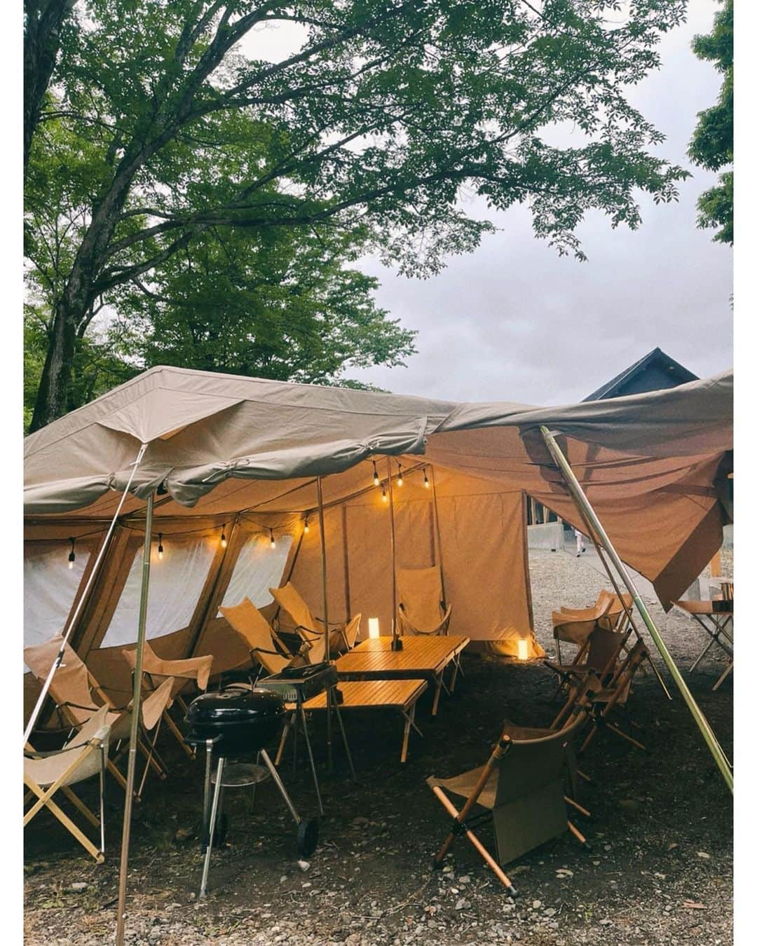 佐々木希さんのインスタグラム写真 - (佐々木希Instagram)「友達家族と北海道の旅🌲 まずはキャンプ🏕 空気が綺麗でとても気持ちよかったなぁ✨ みんなでご飯作って食べて、花火もして、やはりキャンプは楽しい！ キャンプ場にある鹿の骨さんの迫力が凄かった🥺大きい！  #北海道 #層雲峡オートキャンプ場」7月26日 10時40分 - nozomisasaki_official