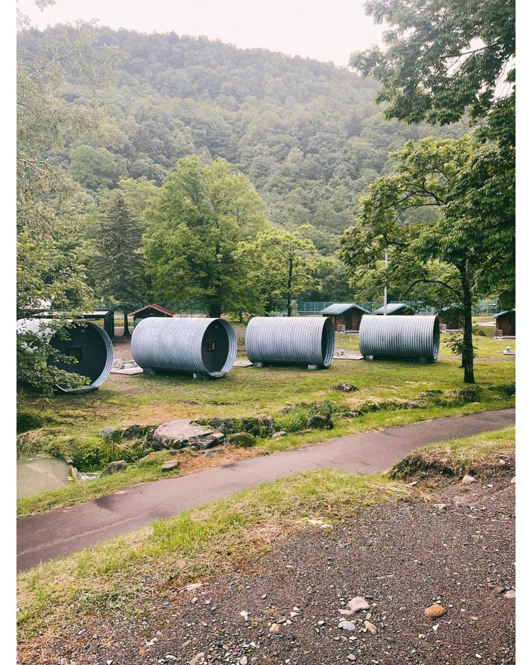 佐々木希さんのインスタグラム写真 - (佐々木希Instagram)「友達家族と北海道の旅🌲 まずはキャンプ🏕 空気が綺麗でとても気持ちよかったなぁ✨ みんなでご飯作って食べて、花火もして、やはりキャンプは楽しい！ キャンプ場にある鹿の骨さんの迫力が凄かった🥺大きい！  #北海道 #層雲峡オートキャンプ場」7月26日 10時40分 - nozomisasaki_official