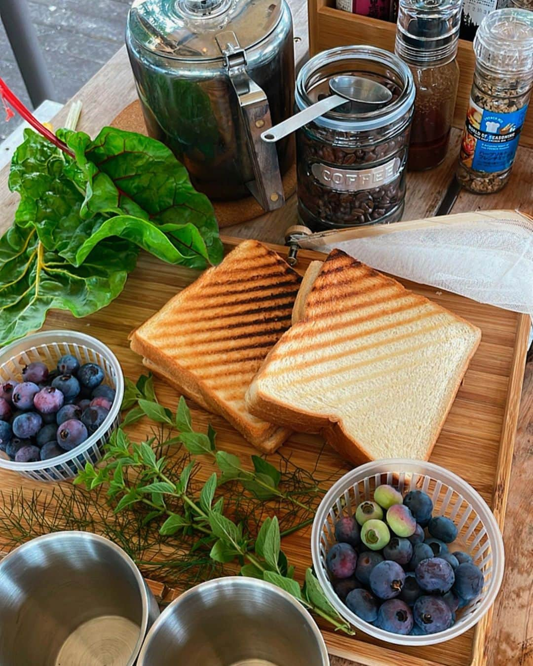 あゆみさんのインスタグラム写真 - (あゆみInstagram)「🍽 . BBQの大田原産の赤身牛柔らかくておいしすぎた🐮私旅先では絶対その土地のもの食べたいから野菜すらもそこで採れたものだし朝収穫した野菜をそのままホットサンドに挟んで食べたの最高🫶 何かとカフェで飲み食いして帰る前のランチビュッフェも食材拘ってて新鮮で、胃下垂発揮しました〜🫡💓 . . #BBQ #58ロハスクラブ #栃木旅行 #栃木観光 #グランピング #那須グランピング #那須カフェ #那須観光」7月26日 11時28分 - ayumiiii26