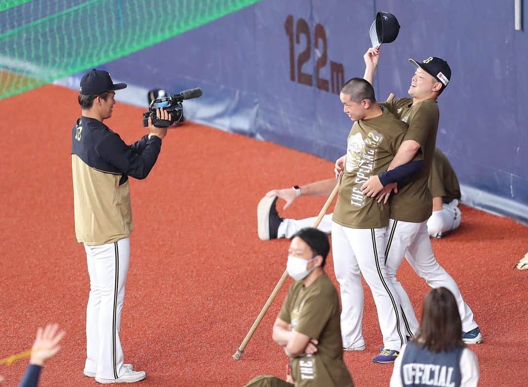 山本由伸さんのインスタグラム写真 - (山本由伸Instagram)「10勝目！前半戦終わりました！  後半戦頑張ります👍 #中川圭太 #山本由伸」7月26日 11時30分 - yoshinobu__yamamoto