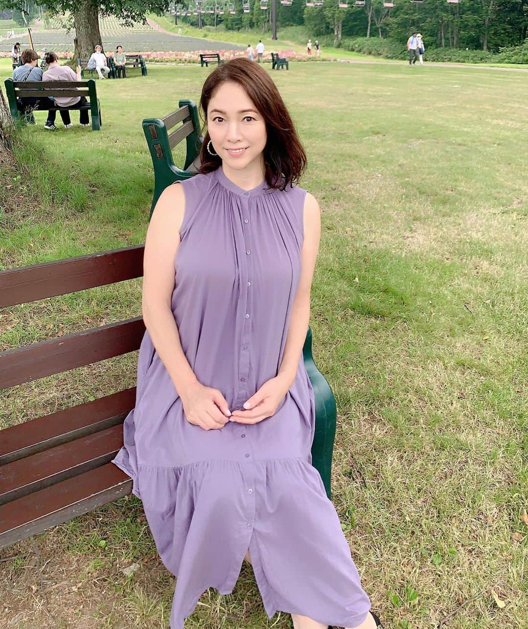 田中悦子さんのインスタグラム写真 - (田中悦子Instagram)「昨日は息子と遠いところまでドライブしました❣️  群馬県沼田市にある たんばらラベンダーパーク❣️  ラベンダーが見事で いい香りに癒されましたよ😘 パーク内も広々していて リフレッシュできました❣️  帰りは道の駅に寄って とうもろこし🌽やお野菜買いました❣️  夏休みだから子供連れがたくさんいました😊  うちはいつのまにか子供達が成人しちゃってね〜😂😂🤣笑  #ドライブ #群馬県 #沼田 #たんばらラベンダーパーク #アラフィフ #アラフィフ女子 #アラフィフ女子コーデ #ラベンダー色のワンピース」7月26日 14時30分 - etsuko.reborn25