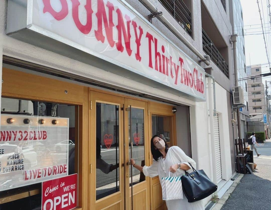 坂口佳穂さんのインスタグラム写真 - (坂口佳穂Instagram)「皆さんに会いに @sunny_thirty_two_club  へ☕️🧡  ありがとうございました❤️‍🔥 美味しかった〜 生き返った〜🍨  #大阪カフェ」7月26日 15時58分 - s_ka_ho