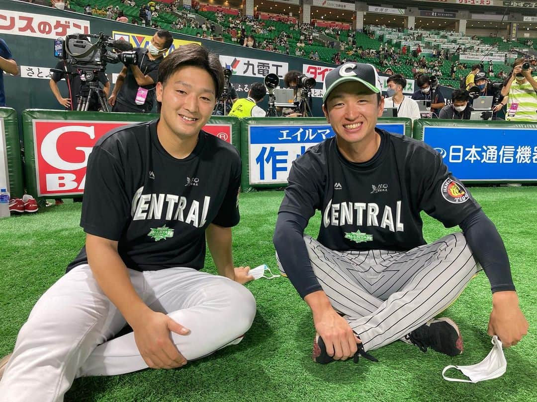 阪神タイガースさんのインスタグラム写真 - (阪神タイガースInstagram)「オールスターならではの写真をたくさんお届けします② #マイナビオールスター2022 #佐藤輝明 選手 #牧秀悟 選手 #牧が好きだと叫びたい  #坂倉将吾 選手 #大山悠輔 選手 #佐野恵太 選手 #近本光司 選手 #中野拓夢 選手 #小園海斗 選手 #小深田大翔 選手 #床田寛樹 選手 #矢野燿大 監督 #松川虎生 選手 #阪神タイガース  #イチにカケル！」7月26日 17時43分 - hanshintigers_official