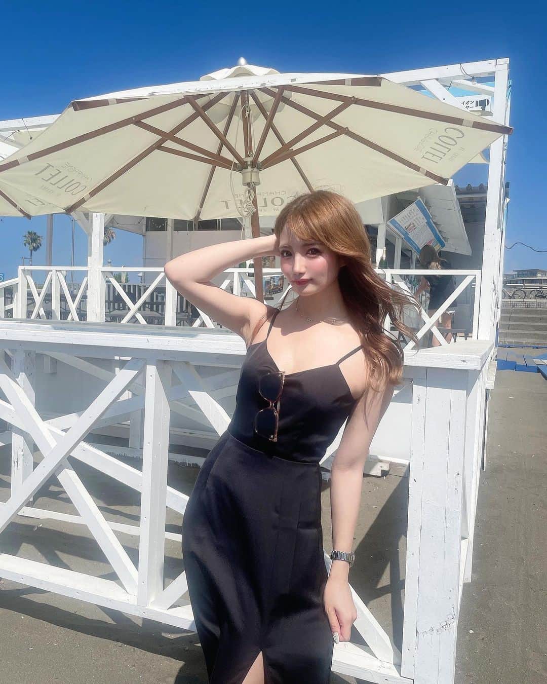 まゆぴちゅーさんのインスタグラム写真 - (まゆぴちゅーInstagram)「海の日コーデ🏝♡  @blondey_official のスリットワンピ♡  サラッと着れて楽ちんなのに可愛くて 海とかカフェとかにもってこいなお洋服♡  ※顔が眩しそうですwwww . . . #江ノ島 #江ノ島海岸 #江ノ島デート #海コーデ #海ネイル #海外ファッション #スリットワンピース #スリットスカート #リゾートコーデ」7月26日 19時32分 - mayu_03pichu