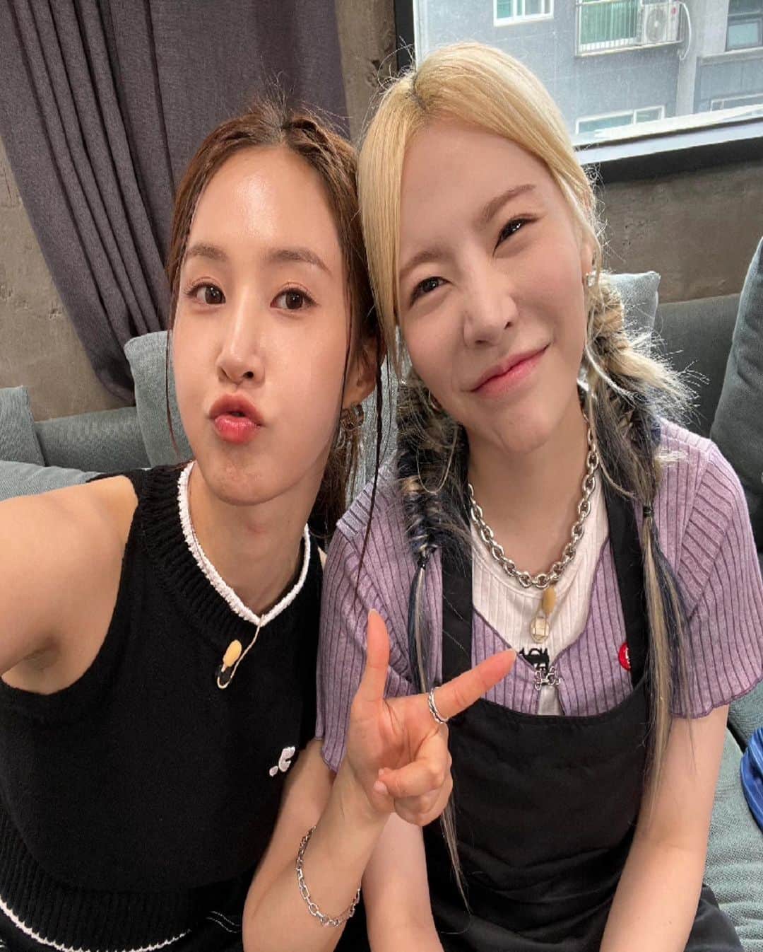 ユリ さんのインスタグラム写真 - (ユリ Instagram)「그림까지 잘그리는 내 룸메 @515sunnyday 👩🏻‍🎨」7月26日 23時11分 - yulyulk