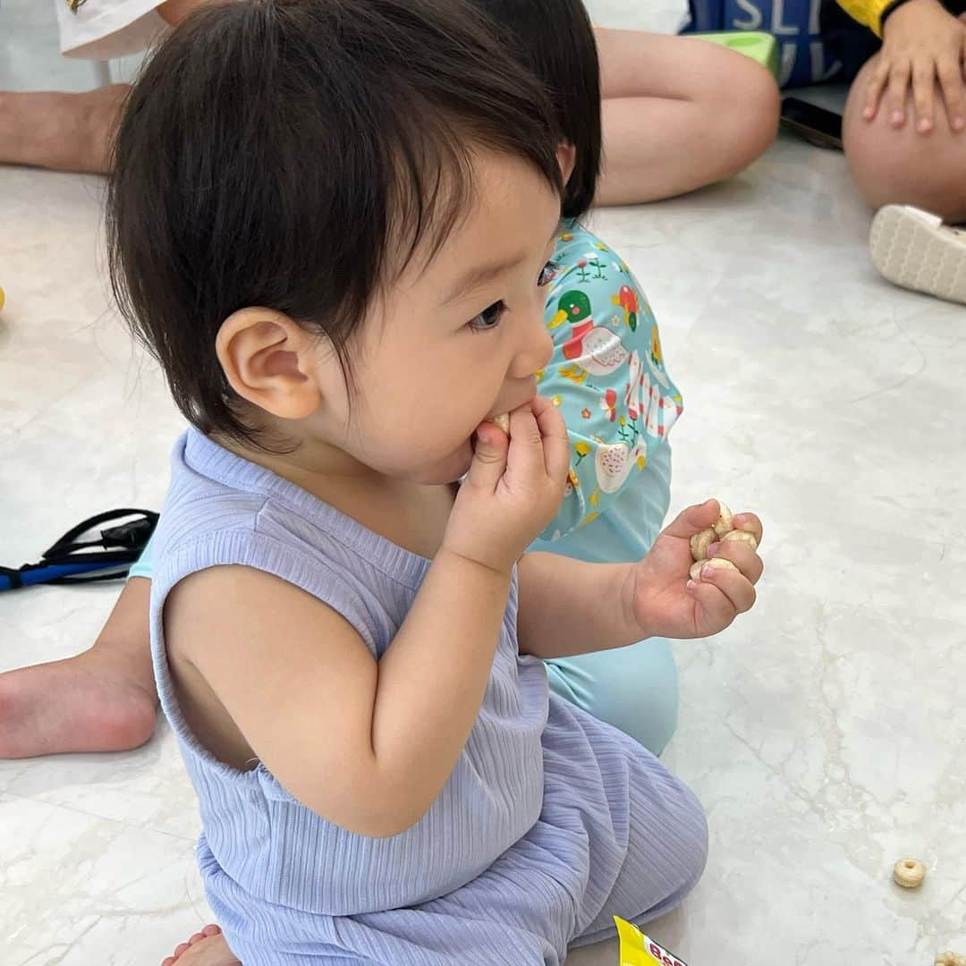 ジェウンさんのインスタグラム写真 - (ジェウンInstagram)「오늘은 오랜만에 우리집 귀염둥이 담당 둘찌사진 피드박제하고가용🌺🍍  이번 재은이누나 여름방학이 참 긴데.. 같이 또 뭘하고 놀까아~~~~  #로윤#소띠아기#소띠맘#아들스타그램#13개월아기 d+415」7月27日 10時02分 - jaen_mom