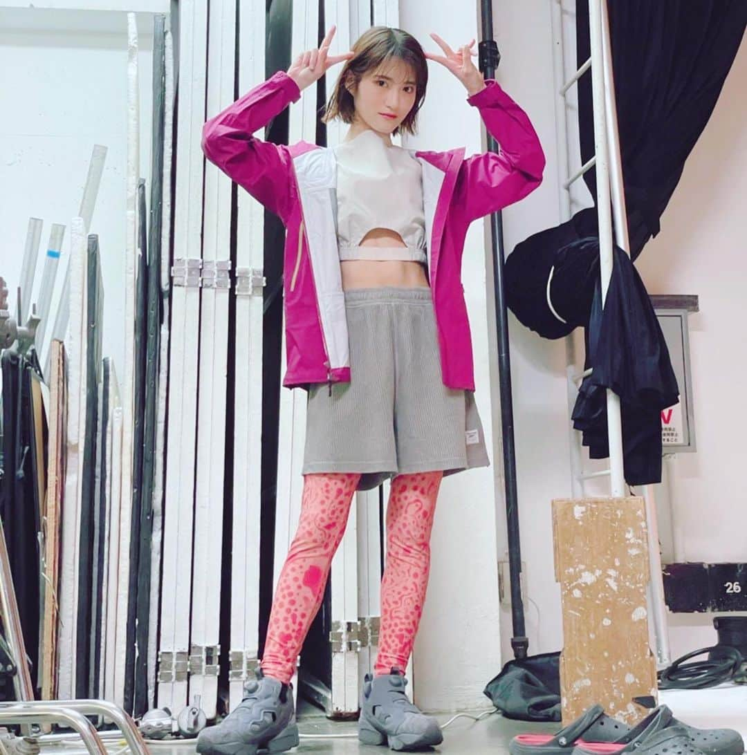 若月佑美さんのインスタグラム写真 - (若月佑美Instagram)「. 夏はピンク色も着たいよね。 髪も明るくしたくなっちゃうね。 暑さに即負けな私だけど、バランス良く色々楽しめますように。 . #若月佑美」7月27日 10時48分 - yumi_wakatsuki_official