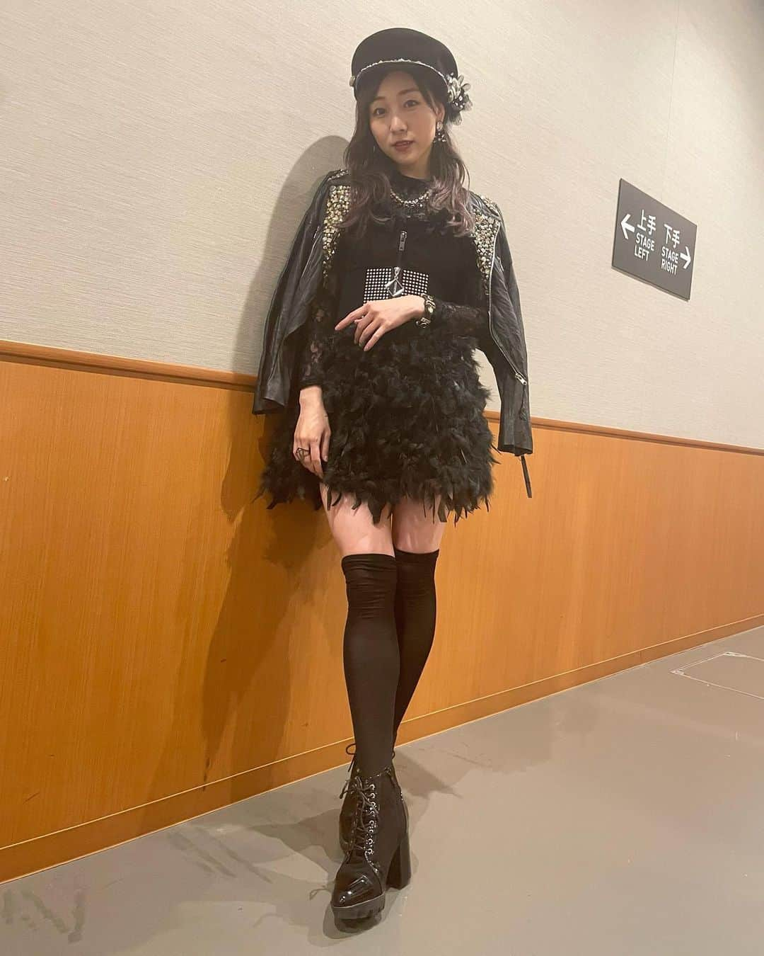 須田亜香里さんのインスタグラム写真 - (須田亜香里Instagram)「7月24日@ Zepp haneda TOKYO 2014年のミュージカルAKB49振りに虫のバラードをソロ歌唱しました🖤  歌うのが怖い、芝居の正解がわからない。と毎日泣きながら食らいついていたあの頃ですが、8年経った今、また引き出しを開けてみました(笑)  あの頃より、生きることにしがみつく自分を楽しめている気がしたよ。  昼公演、夜公演は7月30日までアーカイブ配信中です☺️ #ske48summerzepptour2022  #虫のバラード #AKB49 #岡部愛 役」7月27日 11時28分 - akarisuda