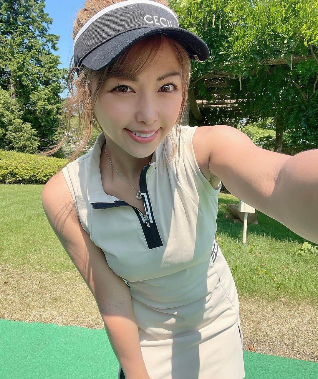 あおい夏海さんのインスタグラム写真 - (あおい夏海Instagram)「かき氷！ 今日も食べてます！  @cpggolf_official のワンピース涼しくて真夏に良き‼️‼️   #かき氷 #ゴルフ #ゴルフウエア  #ゴルフ女子コーデ  #かき氷好きな人と繋がりたい」7月27日 12時19分 - natsumi.aoi