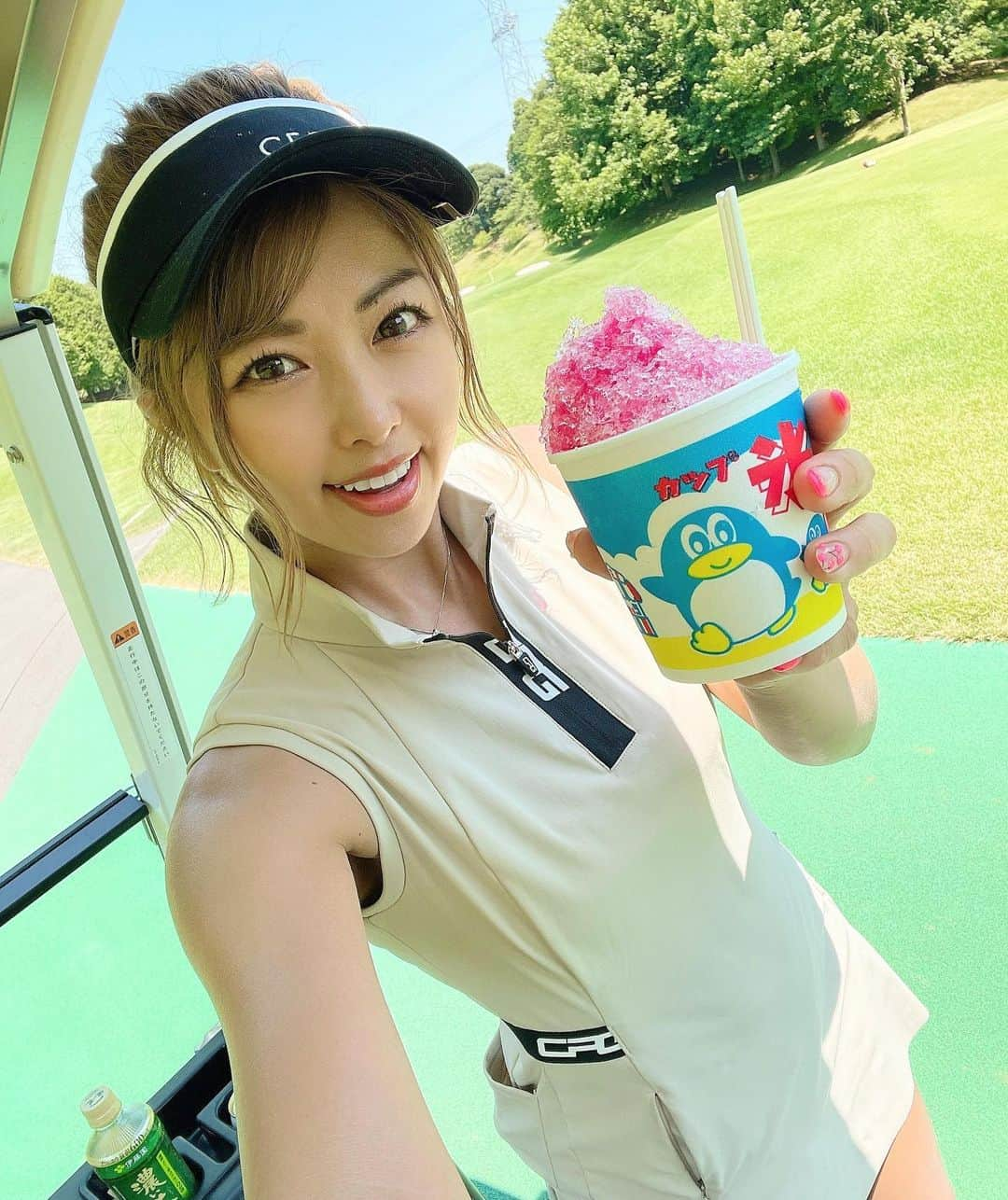 あおい夏海さんのインスタグラム写真 - (あおい夏海Instagram)「かき氷！ 今日も食べてます！  @cpggolf_official のワンピース涼しくて真夏に良き‼️‼️   #かき氷 #ゴルフ #ゴルフウエア  #ゴルフ女子コーデ  #かき氷好きな人と繋がりたい」7月27日 12時19分 - natsumi.aoi