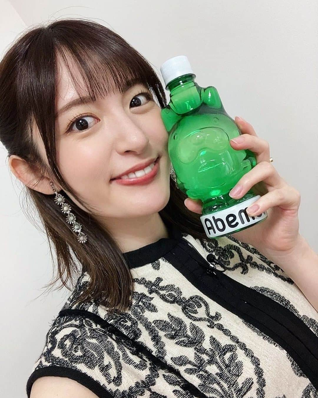 小松未可子さんのインスタグラム写真 - (小松未可子Instagram)「#たかはし小松と夜あそび ご視聴ありがとうございました！  昨日は７月ラストの日だというのに出演時間…！！！(´;゜;ё;゜;)  お仕事の都合とはいえ、全然間に合わずにすみませんでした…！！  智秋さんにたくさん助けてもらいながらも、楽しい夜あそびの時間でした😍  破壊とはまた違う麗しの時間… 良いものですね(˶‾᷄ ⁻̫ ‾᷅˵) 松阪牛とはまぐりしぐれ煮美味しかったなァ…  またご参パイしたいナァ…  ダミヘは…まあいいかなァ笑  またゆっくりお話出来る機会がありますように…！  ７月本当にありがとうございましたー！＼＼\\٩( 'ω' )و //／／  またいつか夜あそびしよーぜー！！  智秋さんから頂いたお写真を添えて❤️」7月27日 13時43分 - mikako_komatsu