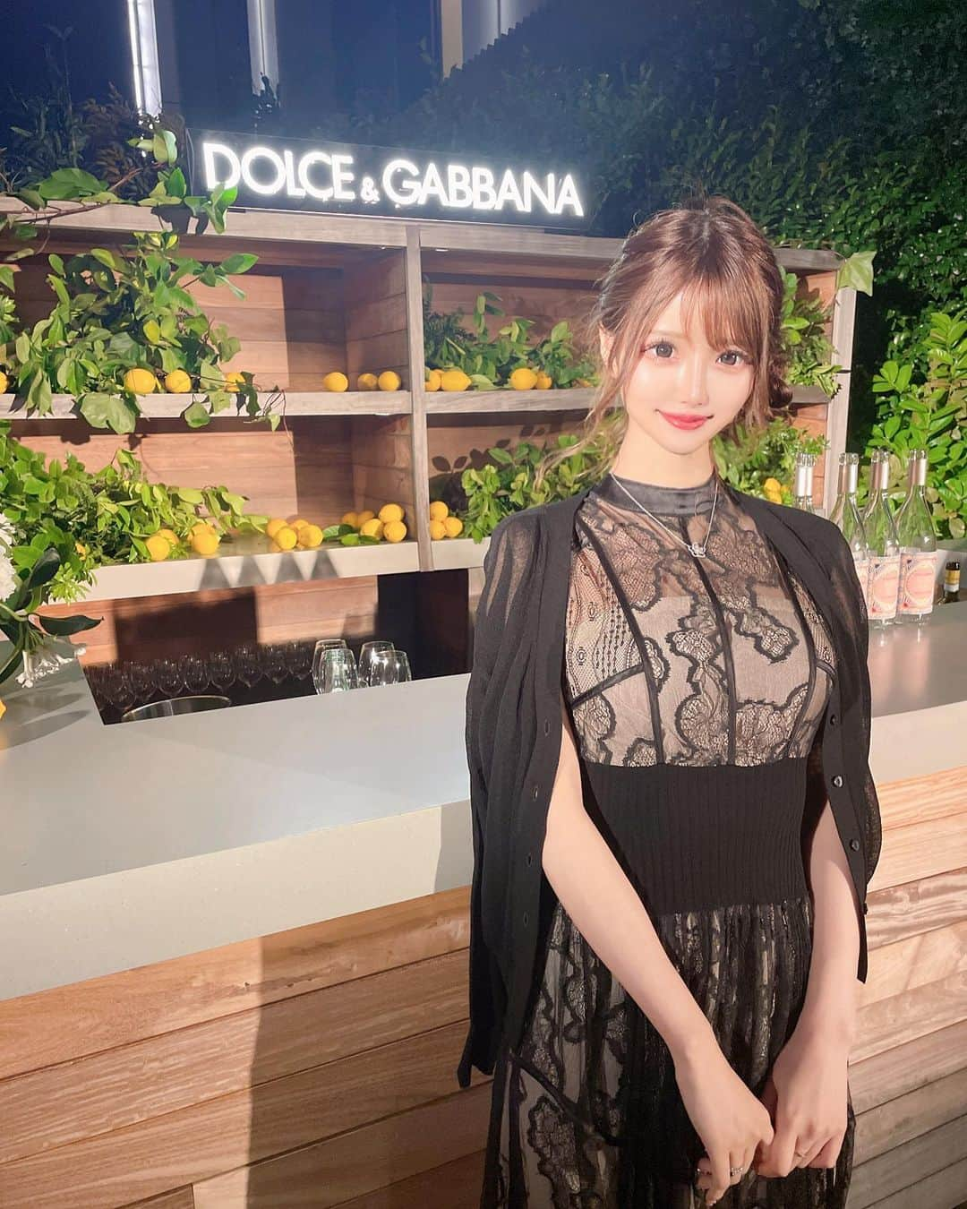 桜咲乃愛さんのインスタグラム写真 - (桜咲乃愛Instagram)「時差だけどDOLCE&GABBANAのディナー会の時の🍽🍾💓✨  この日のヘアメは @hir0nk さん💕 いつもかわいくしてくれてありがとうー！😆💓✨  #DOLCE&GABBANA#ドルガバ#ディナー#ヘアメ#歌舞伎町ヘアメ#まとめ髪#サイドお団子#桜咲乃愛ヘアメ」7月27日 14時28分 - noasama1101