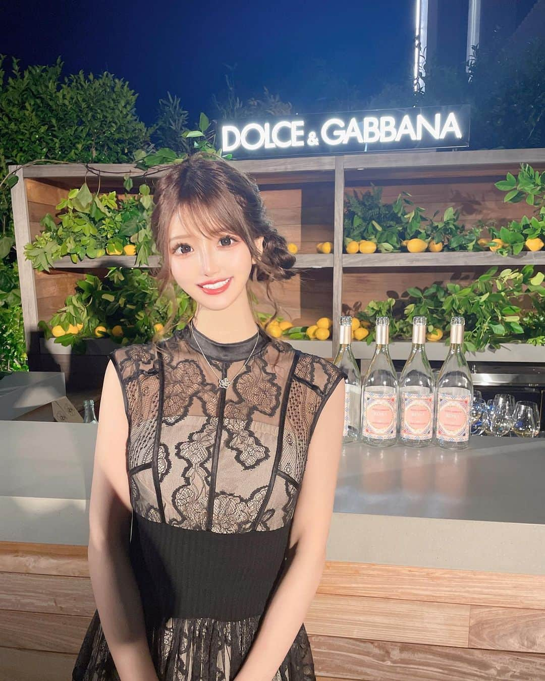 桜咲乃愛さんのインスタグラム写真 - (桜咲乃愛Instagram)「時差だけどDOLCE&GABBANAのディナー会の時の🍽🍾💓✨  この日のヘアメは @hir0nk さん💕 いつもかわいくしてくれてありがとうー！😆💓✨  #DOLCE&GABBANA#ドルガバ#ディナー#ヘアメ#歌舞伎町ヘアメ#まとめ髪#サイドお団子#桜咲乃愛ヘアメ」7月27日 14時28分 - noasama1101