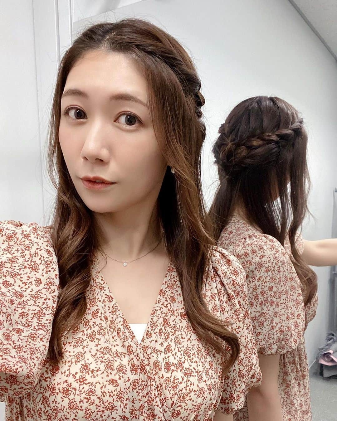 穂川果音さんのインスタグラム写真 - (穂川果音Instagram)「hairstyle  ちょーゆる巻きなハーフアップです😊  #アベプラ　#abema #気象予報士　#気象キャスター　#穂川果音 #前髪アレンジ　#ハーフアップ　#ハーフアップアレンジ　#hairstyle #hairarrange #ゆる巻き」7月27日 16時48分 - hokawakanonn