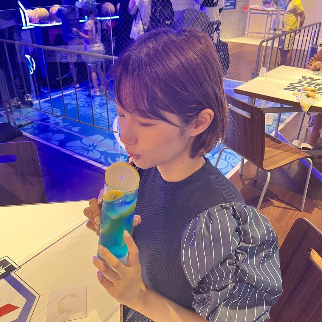 佐藤ちひろさんのインスタグラム写真 - (佐藤ちひろInstagram)「うれしいニュースです！ なんとTikTok「テレ朝news」のフォロワー数が120万人を突破👏  TikTokでニュース配信を行う国内メディアとして最速の100万人達成ということで、ビジネス奨励賞をいただきました✌️  これからもTikTok「テレ朝news」をよろしくお願いいたします！！  お祝いはバスケ☆FIVEカフェでレモネード🍋  ちなみに、フリースロー体験で全レベルをクリアできました！ 証拠のクリアファイルです！！  #tiktok  #テレ朝　#ニュース　 #バスケ☆FIVE  #レモネード　#🍋　#フリースロー　#クリアファイル」7月27日 21時22分 - chihiro.sato_ex