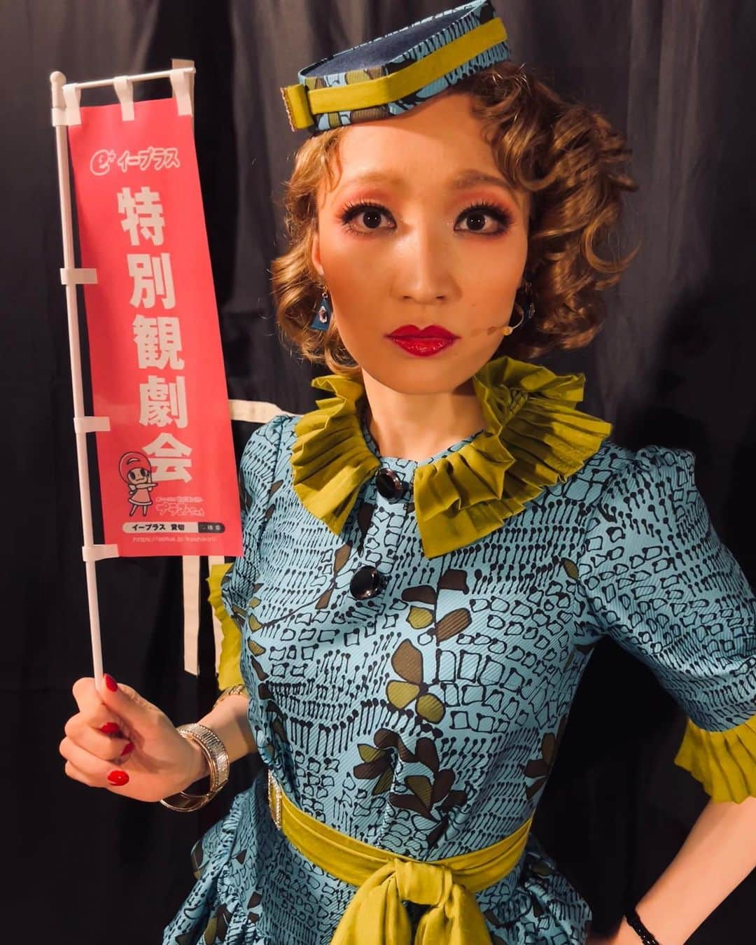 望海風斗さんのインスタグラム写真 - (望海風斗Instagram)「🎲👠 ついにラストスパート…😢  本日ソワレは#イープラス#貸切公演 でした！ プラみと記念撮影📸 ⁡ 終わってしまう寂しさもありつつ、でもなんとか大千穐楽まで走り抜けたい！という思いもあります。  #guysanddolls  #イープラス #貸切公演 #ありがとうございました #プラみ #ノゾみ #アデみ #オヤスみ」7月27日 21時22分 - nozomifuto_official