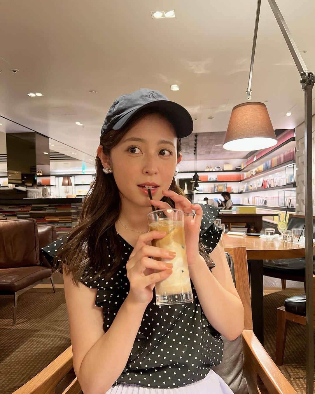 久慈暁子さんのインスタグラム写真 - (久慈暁子Instagram)「* 最近やっとカフェオレを 飲むことができるようになりました🥛🍪 夜飲んだら眠れなくなった😂　 * #ヘアゴムついてた　 #なぜか2枚目はない」7月27日 21時31分 - kuji_akiko