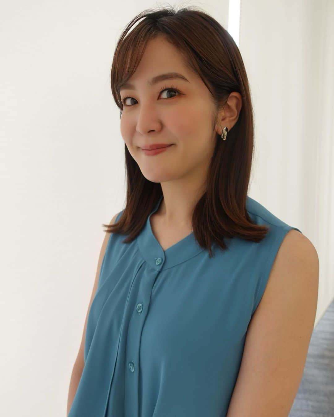 林美桜さんのインスタグラム写真 - (林美桜Instagram)「#ワイドスクランブル 衣装 このあと、ピースしたんですが あまりにもダサかったので その過程の写真にしました。笑 1枚目 ブラウス・スカート @brownie_inc ネックレス @ete_official イヤリング @_melee_jewelry  2.3枚目 ブラウス・パンツ @naracamicie_jp アクセサリー @ete_official  4.5枚目 ワンピース @celford_official アクセサリー @matildarose_official . #衣装#アナウンサー#テレビ朝日#ワイドスクランブル#ブラウス#スカート#ワンピース#アクセサリー#夏コーデ#ootd#fashion#아나운서 #장마#오오티디#코데##데일리룩#패션#코디스타그램」7月27日 22時06分 - miou0hayashi