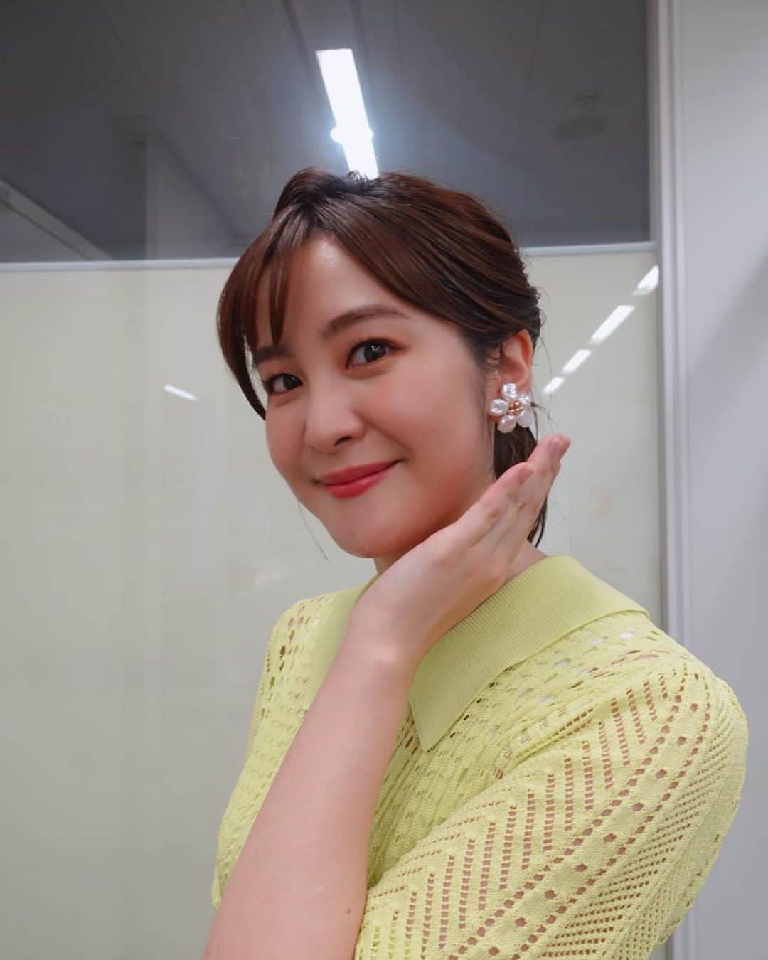 林美桜さんのインスタグラム写真 - (林美桜Instagram)「#ワイドスクランブル 衣装 このあと、ピースしたんですが あまりにもダサかったので その過程の写真にしました。笑 1枚目 ブラウス・スカート @brownie_inc ネックレス @ete_official イヤリング @_melee_jewelry  2.3枚目 ブラウス・パンツ @naracamicie_jp アクセサリー @ete_official  4.5枚目 ワンピース @celford_official アクセサリー @matildarose_official . #衣装#アナウンサー#テレビ朝日#ワイドスクランブル#ブラウス#スカート#ワンピース#アクセサリー#夏コーデ#ootd#fashion#아나운서 #장마#오오티디#코데##데일리룩#패션#코디스타그램」7月27日 22時06分 - miou0hayashi