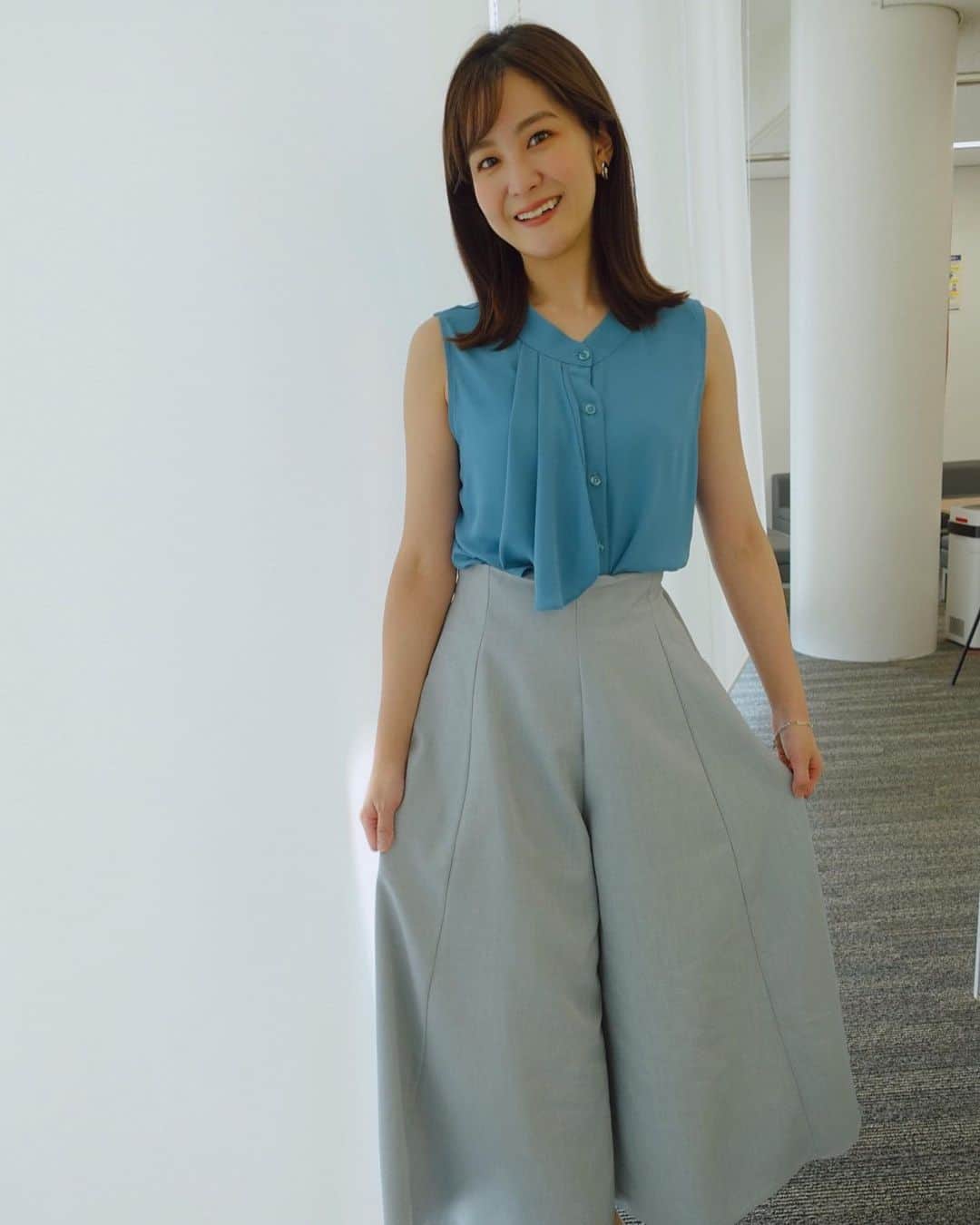 林美桜さんのインスタグラム写真 - (林美桜Instagram)「#ワイドスクランブル 衣装 このあと、ピースしたんですが あまりにもダサかったので その過程の写真にしました。笑 1枚目 ブラウス・スカート @brownie_inc ネックレス @ete_official イヤリング @_melee_jewelry  2.3枚目 ブラウス・パンツ @naracamicie_jp アクセサリー @ete_official  4.5枚目 ワンピース @celford_official アクセサリー @matildarose_official . #衣装#アナウンサー#テレビ朝日#ワイドスクランブル#ブラウス#スカート#ワンピース#アクセサリー#夏コーデ#ootd#fashion#아나운서 #장마#오오티디#코데##데일리룩#패션#코디스타그램」7月27日 22時06分 - miou0hayashi