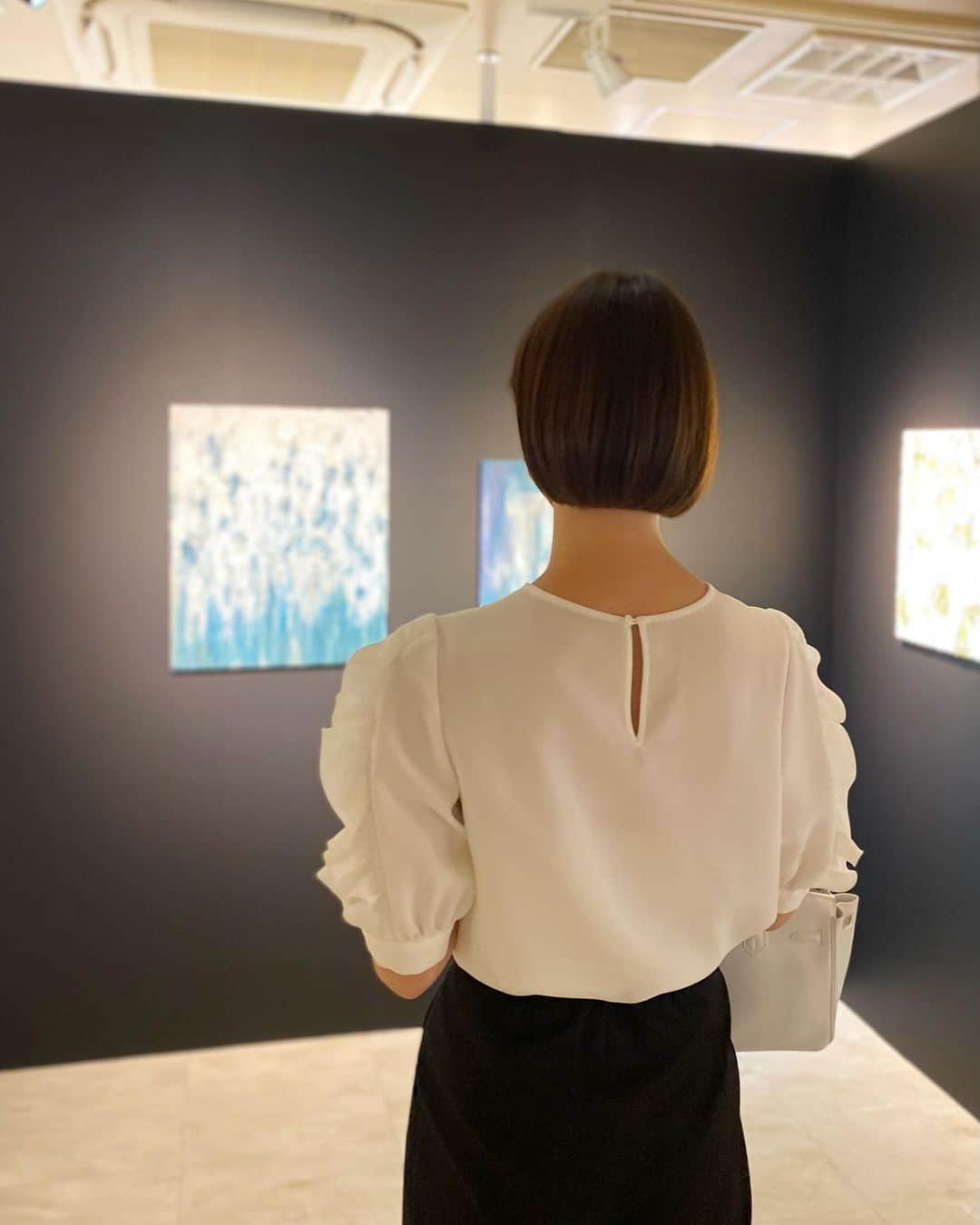 篠田麻里子さんのインスタグラム写真 - (篠田麻里子Instagram)「@daichi_1127  だいちゃんの初の個展✨ 伊勢丹で開催中 クリスタルの作品がどれもツボで🥺✨楽しかった〜✨ 最高に濃いメンバーで✨  だいちゃんの素敵過ぎるセンス🥰  #art」7月27日 23時58分 - shinodamariko3