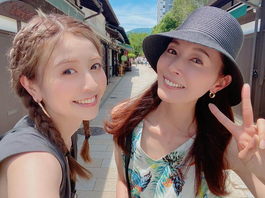 滝沢沙織さんのインスタグラム写真 - (滝沢沙織Instagram)「おはようございます😊✨片瀬那奈ちゃんと私の地元、長野県松本市に旅行してきました❗️そちらの様子はYouTube『片瀬のNANACHANNEL』にて😊✨私の実家にお泊まりして、かなり素な感じになっとりますが（笑）是非ご覧下さいませー‼️✨ストーリーズからも動画に飛べるようにしますねっ💖 #滝沢沙織 #片瀬那奈 @nana_katase  #長野県 #松本市 #松本城 #縄手通り #松本美術館  #もはや姉妹な2人」7月28日 7時48分 - saori_takizawa.official