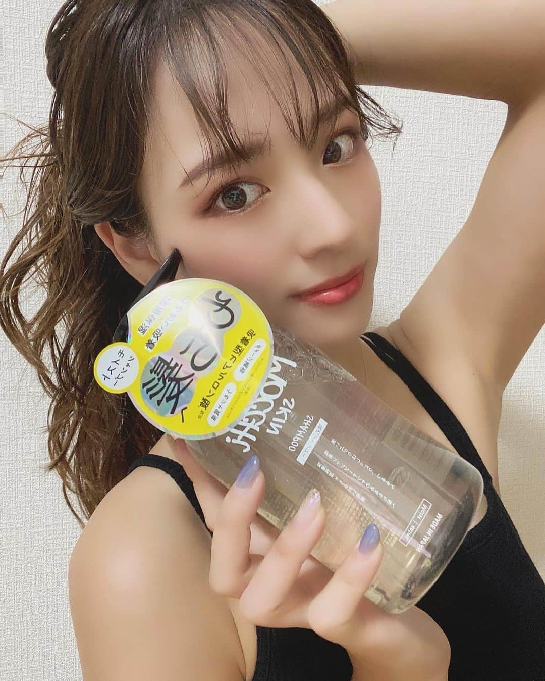 中尾みほさんのインスタグラム写真 - (中尾みほInstagram)「・ おはようございます☀ ・ この日の私は裸眼メイク🫶 ・ このシャンプートリートメントは なめらか手触りでもち髪なりたい方に おすすめです！💛 ・ @mocchiskin_official  モッチスキン 吸着シャンプー＆トリートメント ・ ・ 髪の美意識高い方チェックしてみてね💛 ・ ・ ・ ・ ・ PR @mocchiskin_official  #mocchiskin #モッチスキン #ツヤ髪 #美髪 #ヘアケア用品 #ダメージケア #裸眼#裸眼メイク#ナチュラルメイク」7月28日 7時54分 - mihochan18