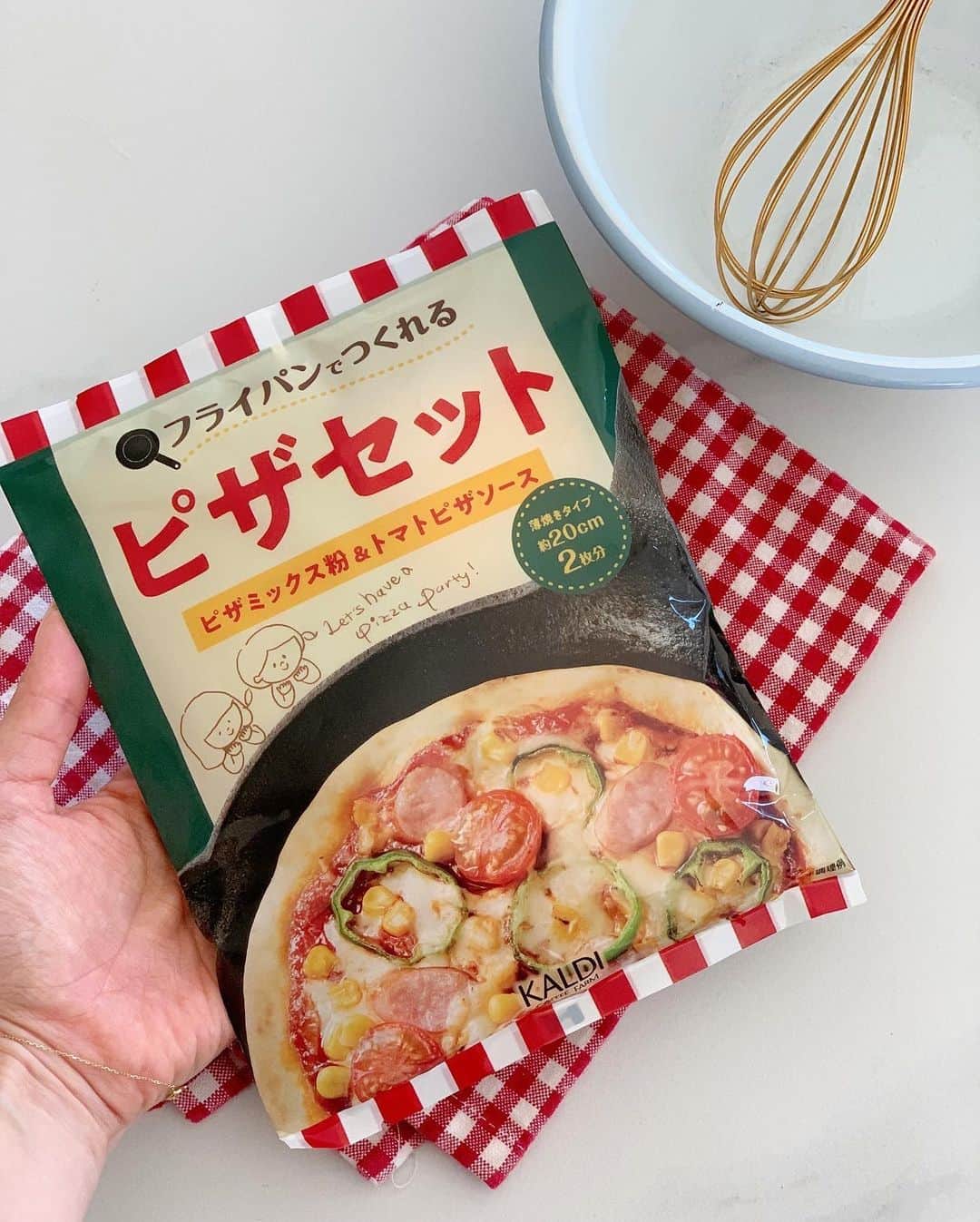 中田絵里奈さんのインスタグラム写真 - (中田絵里奈Instagram)「. 👦🏼とピザ作り🍕 KALDIで買ってみたこのセットが 生地もすぐ出来るしフライパンで焼けるので とっても楽ちんでした💕 またやろう☺️🥣 . . #手作りピザ」7月28日 8時29分 - erinanakata