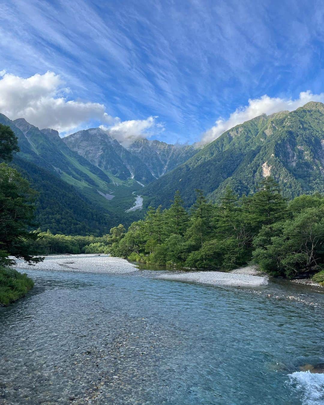 三原勇希さんのインスタグラム写真 - (三原勇希Instagram)「１日空いたら山か海にいる。 上高地、21度！！ ずっと守られているこの景観、まさに神降地👼  歩いているだけでしあわせ。#上高地 #kamikochi」7月28日 11時29分 - yuukimeehaa