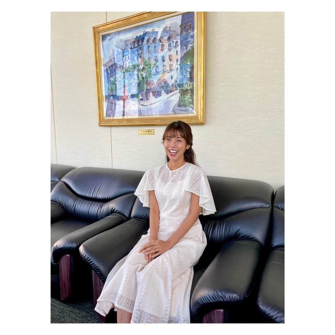 岡副麻希さんのインスタグラム写真 - (岡副麻希Instagram)「. 20代さいごの日👧🏽🌻 そんな今日は真っ白なワンピースを選びました♡ ⁡ 岩本のがんさんから「白が映えるね」と 言っていただきました👧🏽⚾️ ああ相変わらず立派な肩幅です ⁡ あああっという間に 20代が過ぎ去ろうとしている〜！！！笑 幼少期に想像してた THE大人像といった感じではない😂 ⁡ #20代ラスト #たくさん深呼吸します！！  ⁡ ⁡ ⁡ ⁡ ⁡ ⁡ ⁡ ⁡」7月28日 19時57分 - maki_okazoe_official