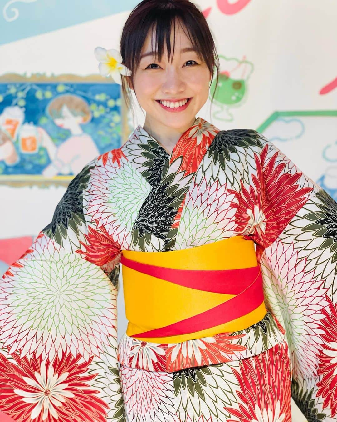 須田亜香里さんのインスタグラム写真 - (須田亜香里Instagram)「今年初浴衣なんだけど…どうかな？好き？☺️❤️  【須田亜香里×ASUNAL TREASURE】公開録音でジョイフル恵利 アスナル金山店様に浴衣を提供していただきました👘 柄も豊富で悩んじゃったけど、店員さんと一緒に選んだよ✨ 着付けもお願いして、帯結びもとっても素敵だった🌼  ちなみにFM AICHI  7月29日 & 8月5日(金)20:30〜 放送を聴くとリスナーさんに浴衣当たります🙊  @asunalkanayama  @joyful_eli  #今年初浴衣 #浴衣 #和装大好き #帯結びアレンジ  #フラダンス企画してたから #頭にプルメリア #気にしないで笑  #ジョイフル恵利 #アスナル金山 #ありがとうございました」7月28日 22時09分 - akarisuda