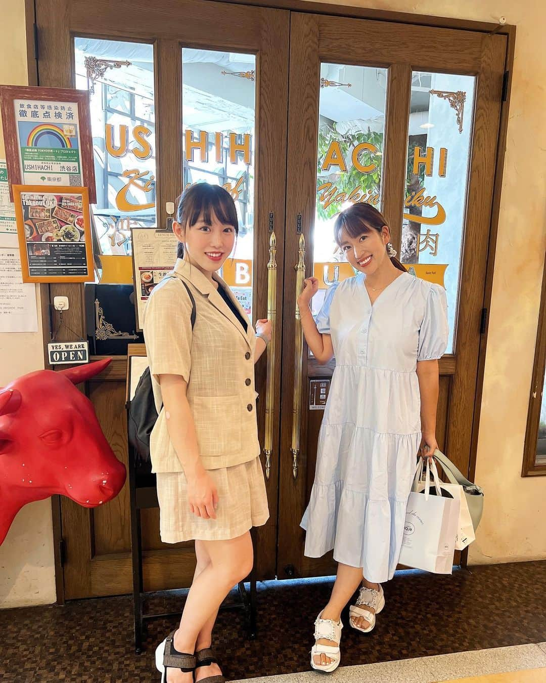 庄司ゆうこさんのインスタグラム写真 - (庄司ゆうこInstagram)「今日はなのちゃんと渋谷のスクランブル交差点にある @ushihachi でランチしましたぁー❣️ 私たちが注文したのは、和牛ユッケ＆和牛ハンバーグのセット✨✨ お店の人が目の前でハンバーグ焼いてくれて、ふわふわで超柔らかくて美味しかったぁー❤️ そしてランチ後はタロット占いもしたよ🤗 生年月日聞いたら2001年って聞いて驚いた🤣21歳とか、私東京に上京したばかりで生きるのに必死だったなぁーとか当時のいろんなエピソード思い出してしまったよ🤣 17歳も年下なのに差し入れまで持って来てくれたりと気遣い半端ない😂✨ なのちゃん、グラビアで頑張ってるので皆さん応援宜しくお願いしますっ❤️ @manamonano  #ushihachi#渋谷#渋谷ランチ#ハンバーグ#和牛ハンバーグ#和牛ユッケ#スクランブル交差点#グラビアアイドル#愛萌なの#応援よろしくお願いします」7月28日 23時25分 - yuko.shoji