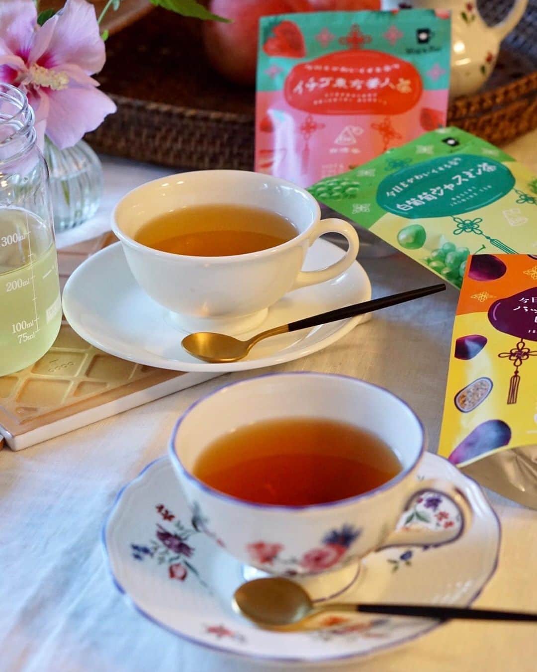 amiさんのインスタグラム写真 - (amiInstagram)「Favorite tea  Mug&Potフレーバーティー☕️  フレーバーのラインナップは5種類✨  イチゴ東方美人茶🍓 白桃ウーロン茶🍑　 白葡萄ジャスミン茶🍇 パッションフルーツ四季春茶🌴 ライチジャスミン茶🌼  ． どれもとてもパッケージが可愛くて 味もさっぱりとして美味しいのですが 特に好きなのが、イチゴ東方美人茶🍓と 白葡萄ジャスミン茶🍇とパッションフルーツ 四季春茶🌴の3種類です✨  1日の始まりに飲むと気分が 良くなって頑張れます✨ フルーツの香りがたまらない🥰  ． とっても飲みやすくて おすすめです✨  8/1(月)から発売されますよ✨  @mugandpot_tea @tokyoteatrading  ． #PR#mugandpot#フレーバーティー#アジアンティー#tokyoteatrading」7月29日 11時18分 - amikuma1219