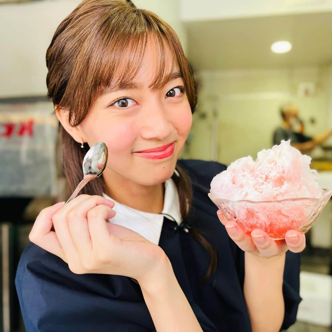 間瀬遥花さんのインスタグラム写真 - (間瀬遥花Instagram)「. 今朝のZIP!は、氷の卸業者さんから生中継でした📡 . 私がいくら動かそうとしてもびくともしない大きな氷の塊(写真はこれでも4分の1くらい)が、私たちの元に届くまでにこんな作業が行われてるんですね🧊 . 今日みたいに暑い日はかき氷食べたくなる〜🍧 . . 衣装 tops… @dressterior_official  pants… @indivi__official  shoes… @grove_jp  . . #zip #生中継 #中継 #氷 #カキ氷 #かき氷 #職人技」7月29日 12時40分 - maseharu_929