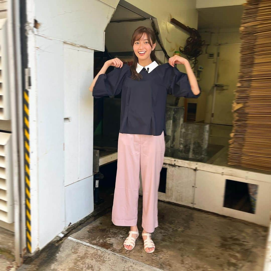 間瀬遥花さんのインスタグラム写真 - (間瀬遥花Instagram)「. 今朝のZIP!は、氷の卸業者さんから生中継でした📡 . 私がいくら動かそうとしてもびくともしない大きな氷の塊(写真はこれでも4分の1くらい)が、私たちの元に届くまでにこんな作業が行われてるんですね🧊 . 今日みたいに暑い日はかき氷食べたくなる〜🍧 . . 衣装 tops… @dressterior_official  pants… @indivi__official  shoes… @grove_jp  . . #zip #生中継 #中継 #氷 #カキ氷 #かき氷 #職人技」7月29日 12時40分 - maseharu_929